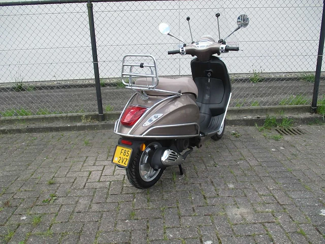 Vespa - bromscooter - primavera 4t - scooter - afbeelding 9 van  11