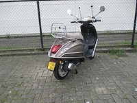 Vespa - bromscooter - primavera 4t - scooter - afbeelding 9 van  11
