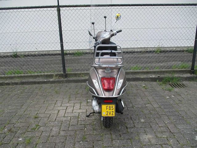 Vespa - bromscooter - primavera 4t - scooter - afbeelding 10 van  11