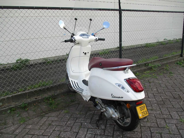 Vespa - bromscooter - primavera 4t - scooter - afbeelding 2 van  11