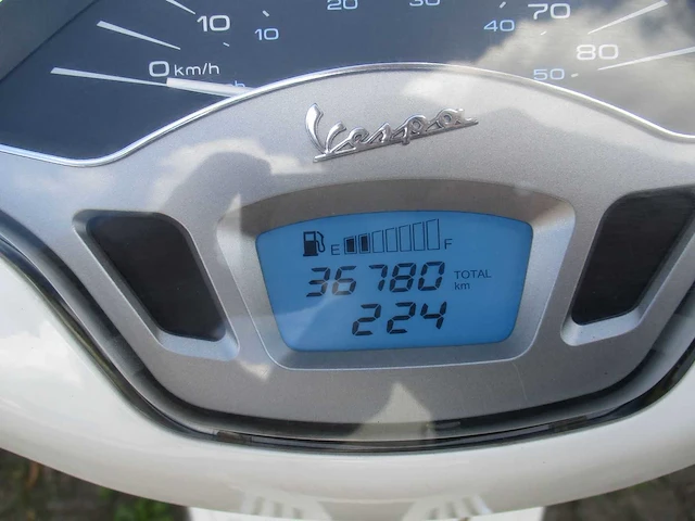 Vespa - bromscooter - primavera 4t - scooter - afbeelding 3 van  11