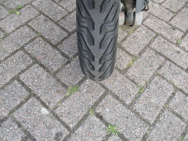 Vespa - bromscooter - primavera 4t - scooter - afbeelding 6 van  11