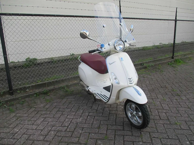 Vespa - bromscooter - primavera 4t - scooter - afbeelding 7 van  11