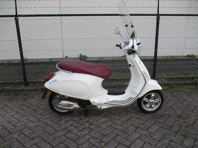 Vespa - bromscooter - primavera 4t - scooter - afbeelding 8 van  11