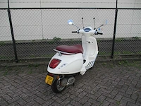 Vespa - bromscooter - primavera 4t - scooter - afbeelding 9 van  11