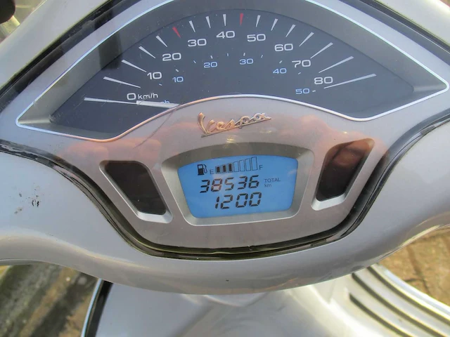 Vespa - bromscooter - primavera touring 4t - scooter - afbeelding 3 van  11