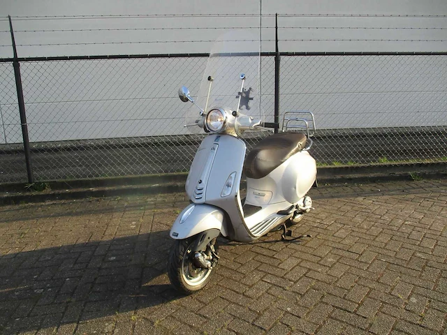 Vespa - bromscooter - primavera touring 4t - scooter - afbeelding 4 van  11