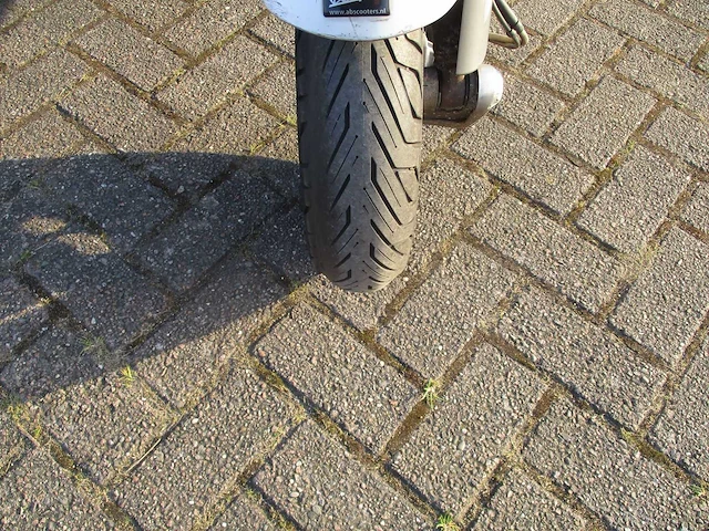 Vespa - bromscooter - primavera touring 4t - scooter - afbeelding 6 van  11