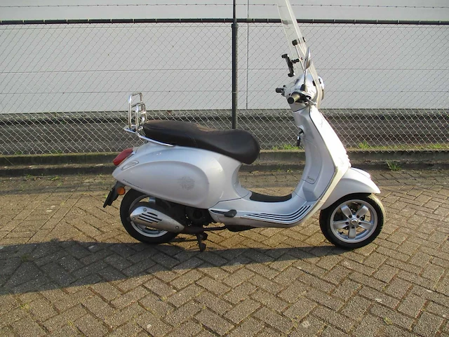 Vespa - bromscooter - primavera touring 4t - scooter - afbeelding 8 van  11