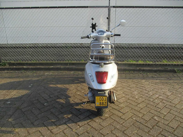 Vespa - bromscooter - primavera touring 4t - scooter - afbeelding 10 van  11