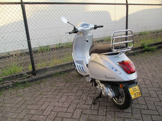 Vespa - bromscooter - primavera touring 4t - scooter - afbeelding 2 van  11