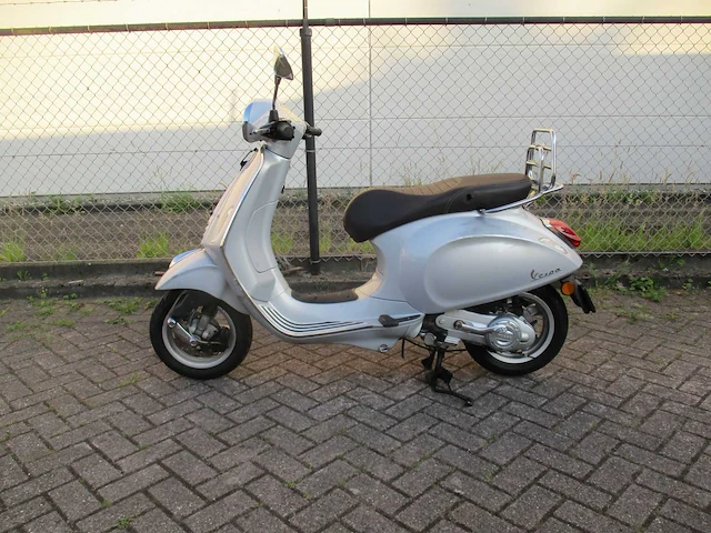 Vespa - bromscooter - primavera touring 4t - scooter - afbeelding 1 van  11