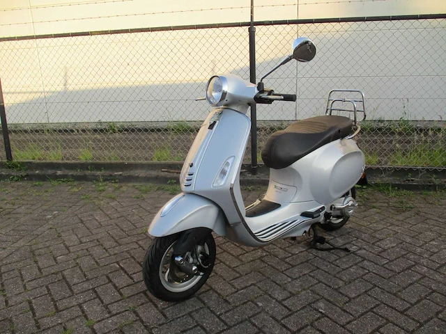 Vespa - bromscooter - primavera touring 4t - scooter - afbeelding 4 van  11