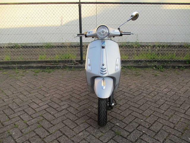 Vespa - bromscooter - primavera touring 4t - scooter - afbeelding 5 van  11