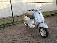 Vespa - bromscooter - primavera touring 4t - scooter - afbeelding 7 van  11