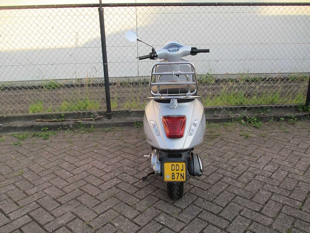 Vespa - bromscooter - primavera touring 4t - scooter - afbeelding 10 van  11