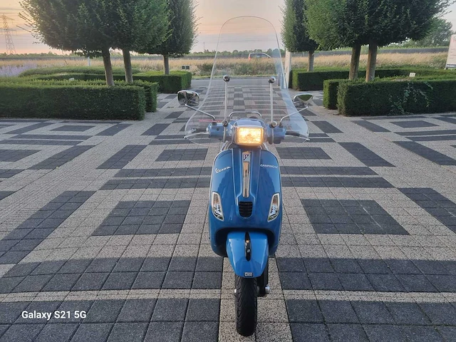 Vespa - bromscooter - s 4t - scooter - afbeelding 15 van  19
