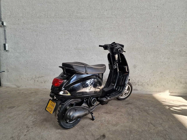 Vespa - bromscooter - s 50 - 4t 45km uitvoering f447gb - afbeelding 5 van  7
