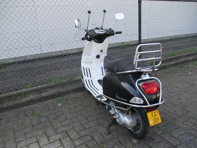 Vespa - bromscooter - s 50 4 valve - scooter - afbeelding 2 van  11