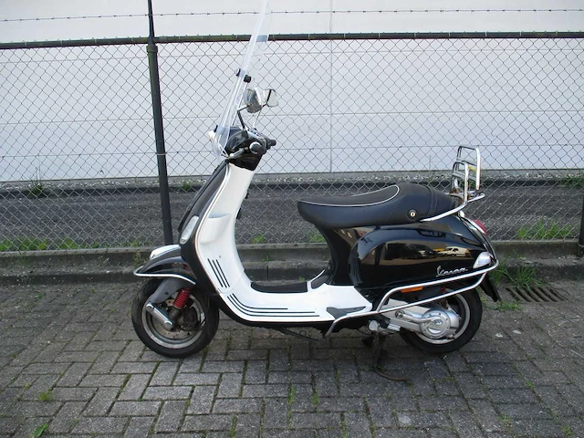 Vespa - bromscooter - s 50 4 valve - scooter - afbeelding 1 van  11