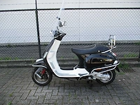 Vespa - bromscooter - s 50 4 valve - scooter - afbeelding 1 van  11