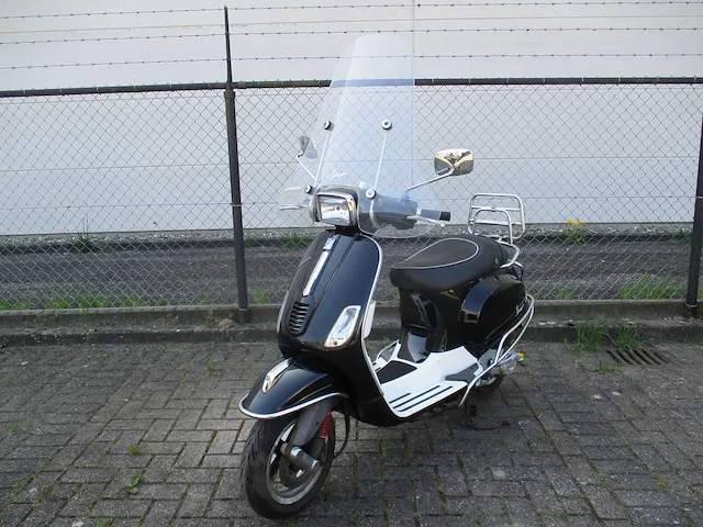 Vespa - bromscooter - s 50 4 valve - scooter - afbeelding 4 van  11