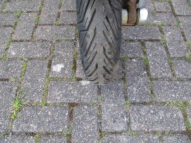 Vespa - bromscooter - s 50 4 valve - scooter - afbeelding 6 van  11