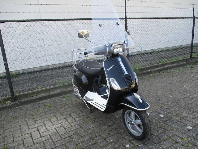 Vespa - bromscooter - s 50 4 valve - scooter - afbeelding 7 van  11