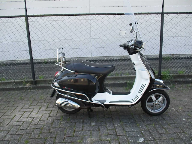 Vespa - bromscooter - s 50 4 valve - scooter - afbeelding 8 van  11