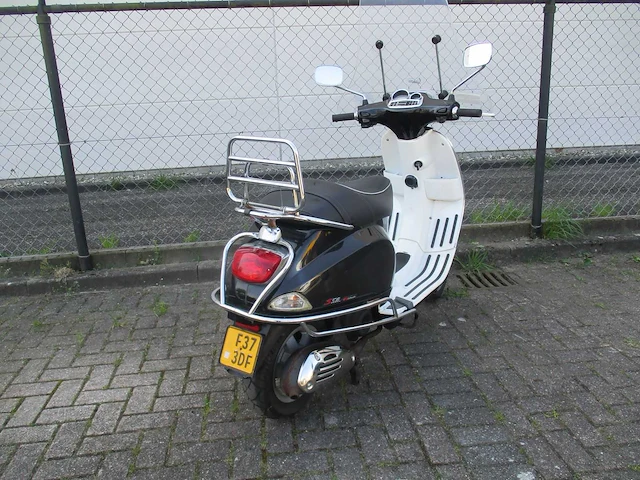 Vespa - bromscooter - s 50 4 valve - scooter - afbeelding 9 van  11