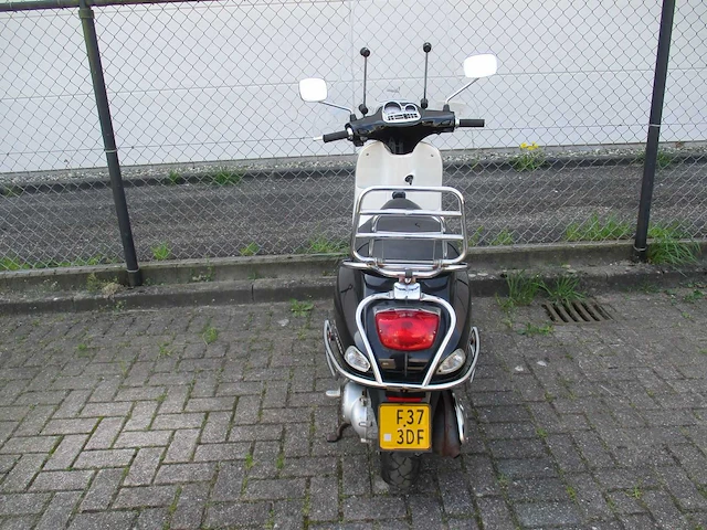 Vespa - bromscooter - s 50 4 valve - scooter - afbeelding 10 van  11