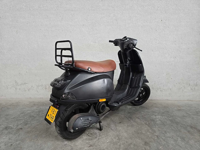 Vespa - bromscooter - s 50 4t - 45km uitvoering f817hb - afbeelding 5 van  7