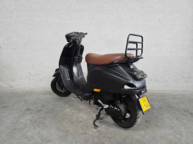 Vespa - bromscooter - s 50 4t - 45km uitvoering f817hb - afbeelding 6 van  7
