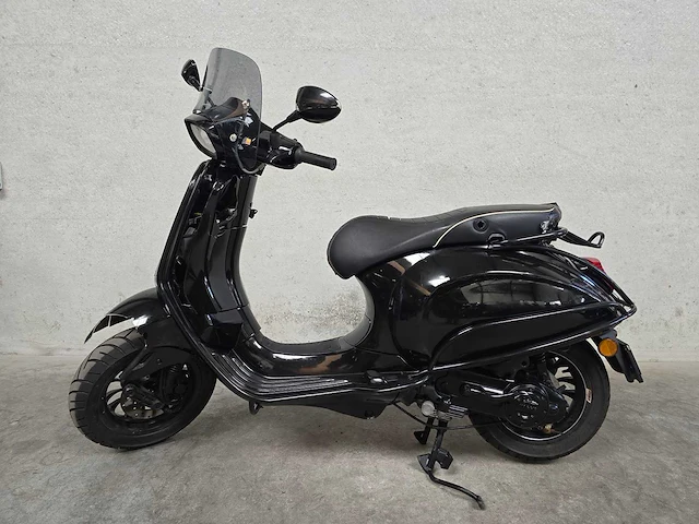Vespa - bromscooter - sprint 4t - 45km uitvoering dfp41b - afbeelding 1 van  8