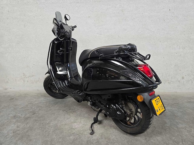 Vespa - bromscooter - sprint 4t - 45km uitvoering dfp41b - afbeelding 6 van  8