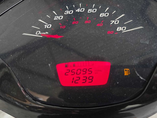 Vespa - bromscooter - sprint 4t - 45km uitvoering dfp41b - afbeelding 8 van  8