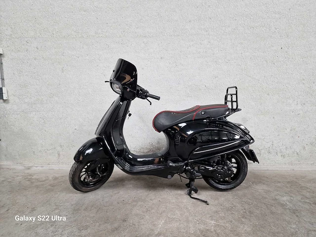 Vespa - bromscooter - sprint 4t - 45km uitvoering - afbeelding 1 van  7