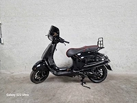 Vespa - bromscooter - sprint 4t - 45km uitvoering - afbeelding 1 van  7