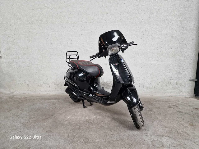 Vespa - bromscooter - sprint 4t - 45km uitvoering - afbeelding 3 van  7