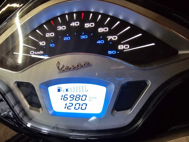 Vespa - bromscooter - sprint 4t - 45km uitvoering - afbeelding 7 van  7