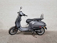 Vespa - bromscooter - sprint 4t - 45km uitvoering - afbeelding 1 van  6