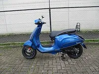 Vespa - bromscooter - sprint 4t - scooter - afbeelding 1 van  12