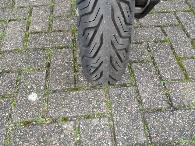 Vespa - bromscooter - sprint 4t - scooter - afbeelding 7 van  12