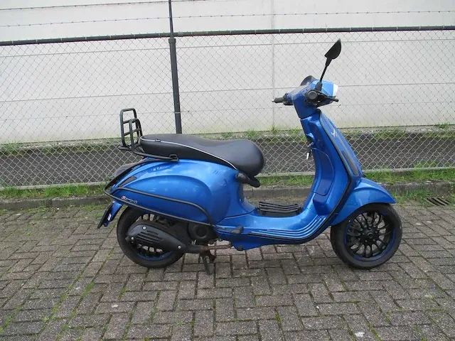 Vespa - bromscooter - sprint 4t - scooter - afbeelding 9 van  12