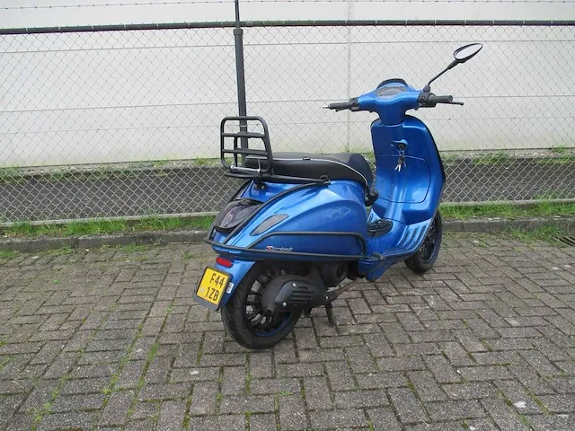 Vespa - bromscooter - sprint 4t - scooter - afbeelding 10 van  12