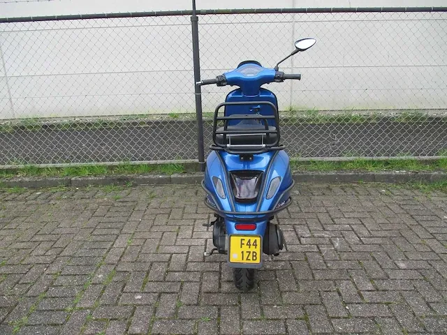 Vespa - bromscooter - sprint 4t - scooter - afbeelding 11 van  12