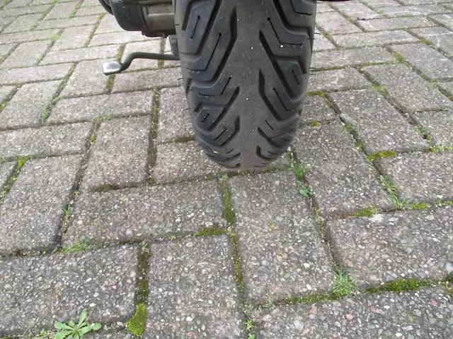 Vespa - bromscooter - sprint 4t - scooter - afbeelding 12 van  12