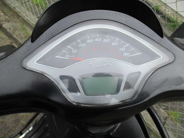 Vespa - bromscooter - sprint 4t - scooter - afbeelding 3 van  12