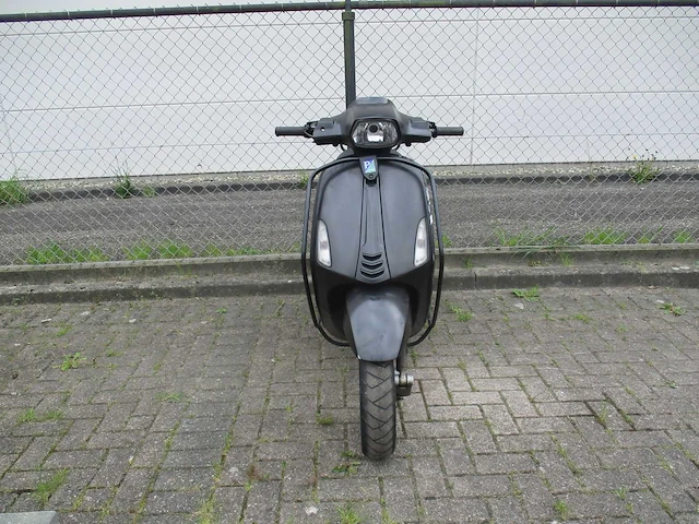 Vespa - bromscooter - sprint 4t - scooter - afbeelding 6 van  12