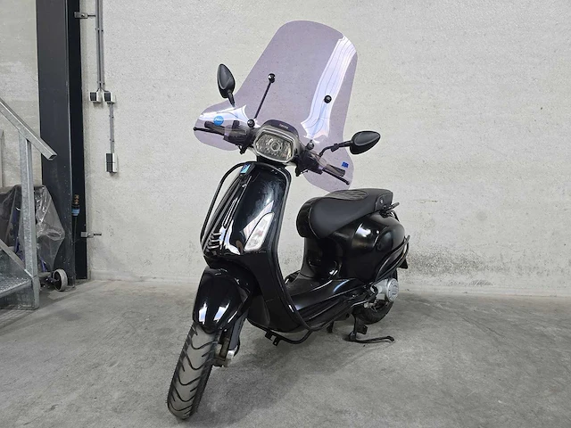 Vespa - bromscooter - sprint 4t sport - 45km uitvoering dpf74f - afbeelding 3 van  7